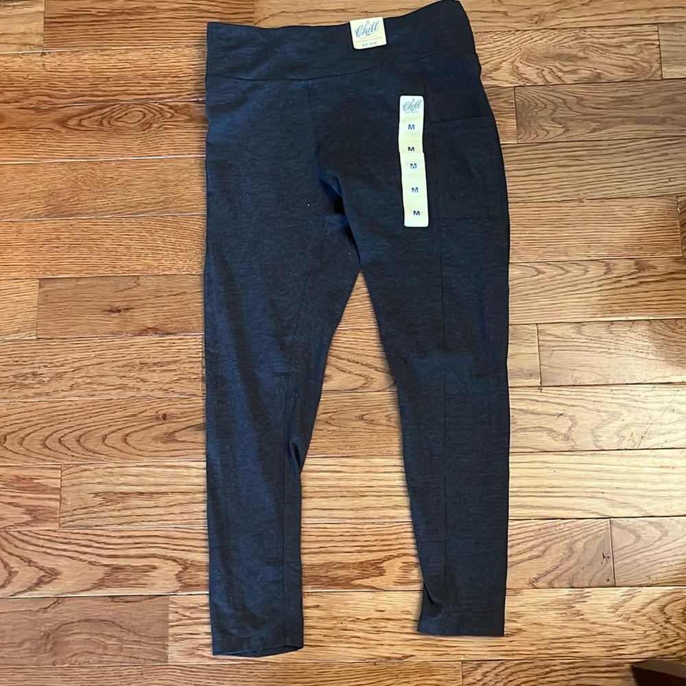 NWT Size M Chill Society gray leggings